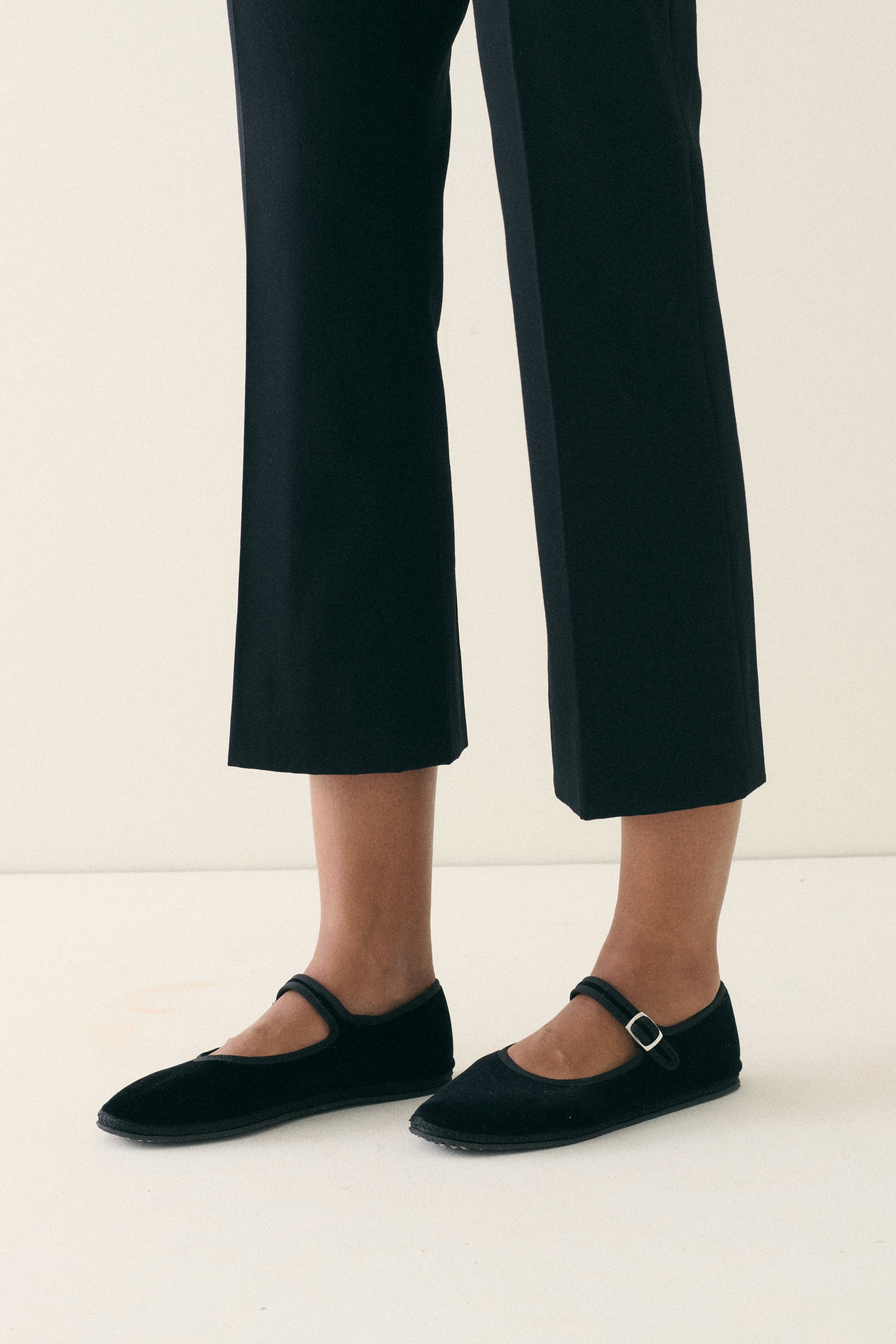 Vibi Venezia Velvet Mary Janes - Nero - Desert Vintage