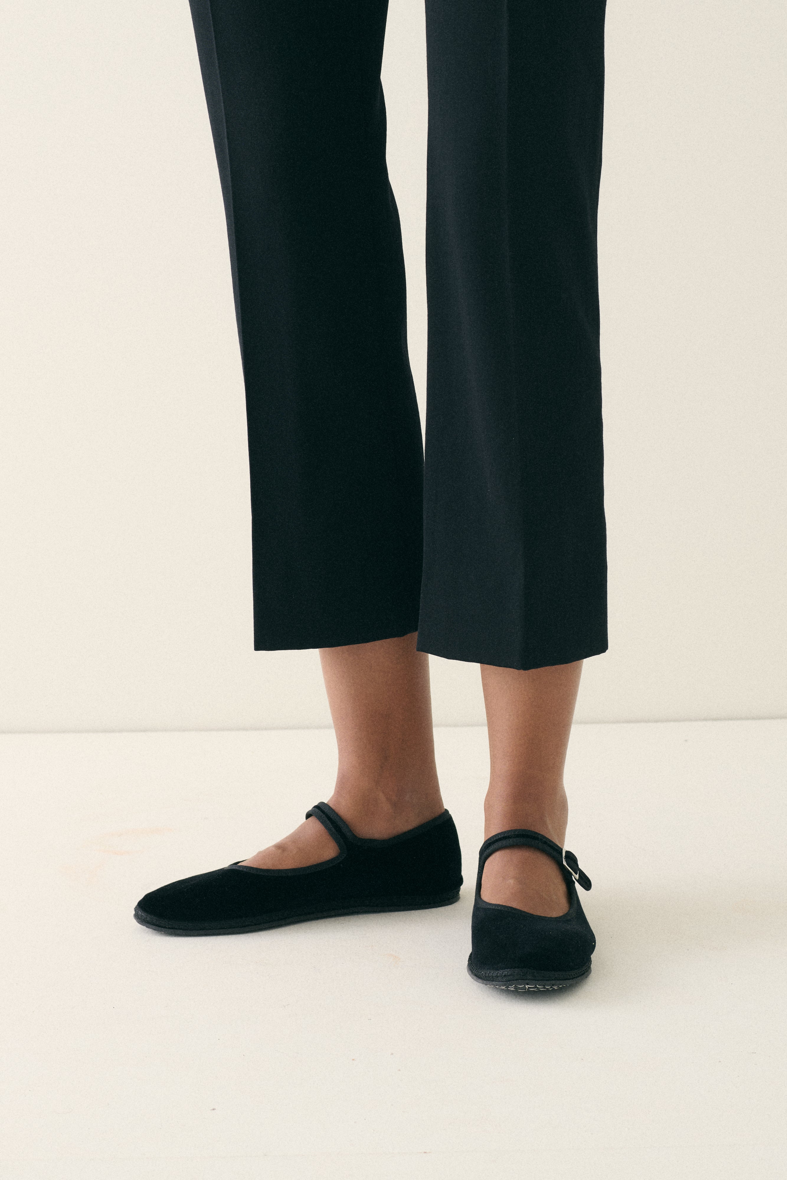 Vibi Venezia Velvet Mary Janes - Nero - Desert Vintage