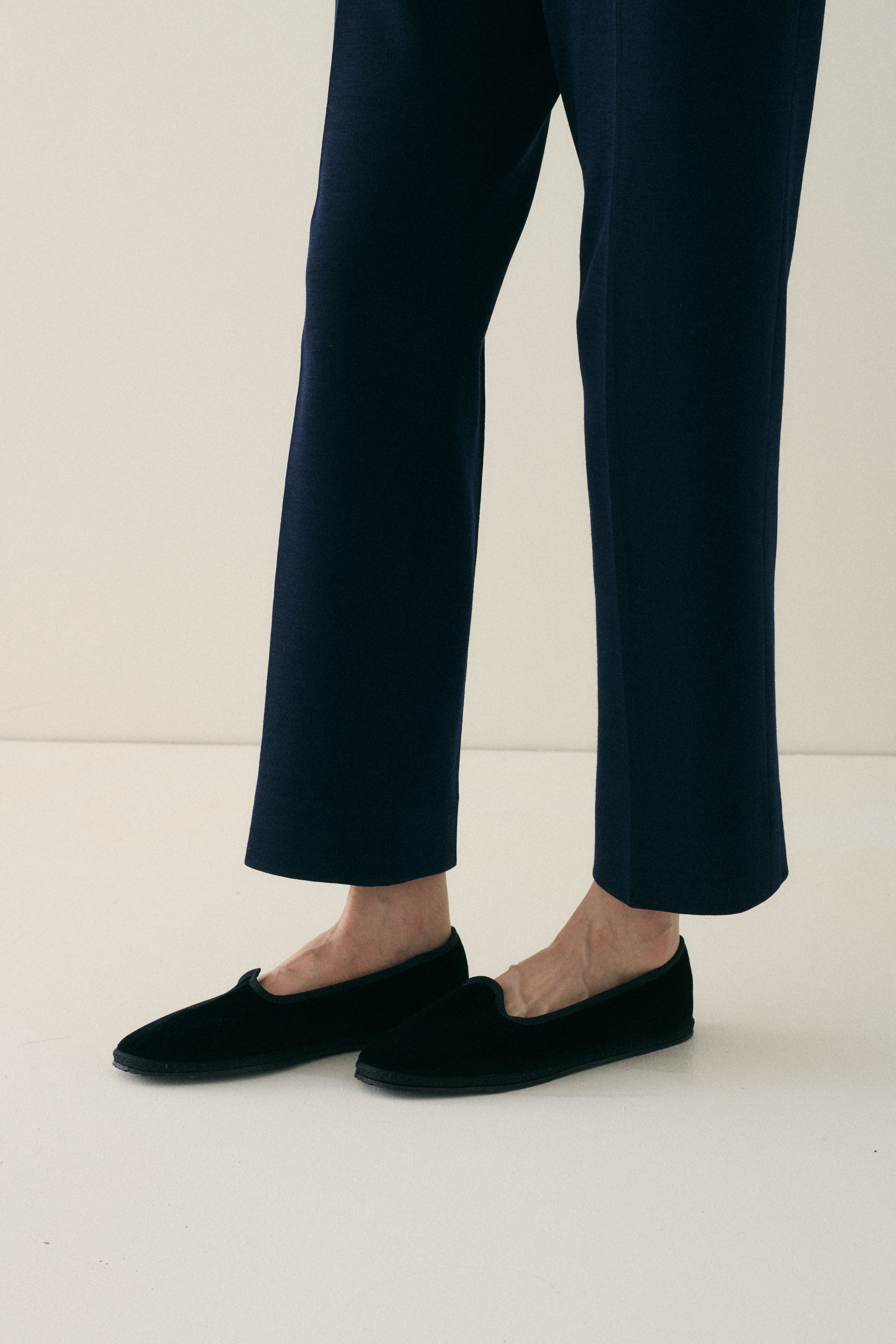 Vibi Venezia Velvet Loafers - Nero - Desert Vintage