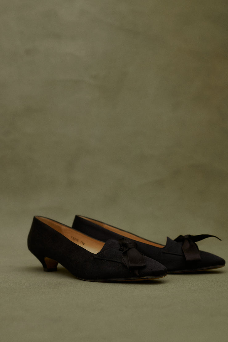 Manolo Blahnik Black Kitten Heel - Desert Vintage